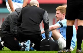 بالفيديو.. خروج لاعب مانشستر سيتي باكيا بنهائي أبطال أوروبا