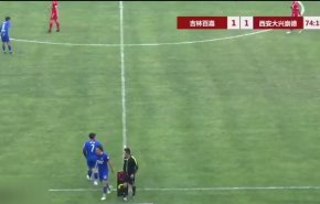 شاهد: رجل أعمال يشتري فريقا كاملا كي يلعب هو وابنه!!
