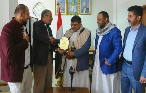 محمد علي الحوثي يلتقي بممثل حركة حماس في صنعاء