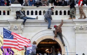 شرطة الكابيتول تجري تدريبا أمنيا صباحيا وتطالب سكان واشنطن بـ