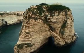 مشهد مؤلم.. وفاة شاب سوري بعد قفزه من صخرة الروشة