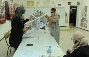 شاهد.. بعدما تم اغلاق مراكز التصويت في الجزائر.. 
