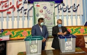 رئيس مجلس الشورى الاسلامي السابق بعد الادلاء بصوته: يجب على الجميع ان يفكروا بمصلحة البلاد
