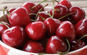 احذروا من تناول هذه الأطعمة مع الكرز