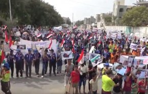 وقفة لأطفال الحديدة تنديداً بقرار الأمم المتحدة المنحاز للعدوان 