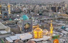 شاهد: آلاف الزوار يحيون ذكرى مولد الإمام الرضا (ع)
