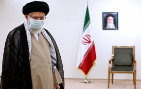 شاهد بالصور.. آية الله خامنئي يتلقى الجرعة الاولى من لقاح 