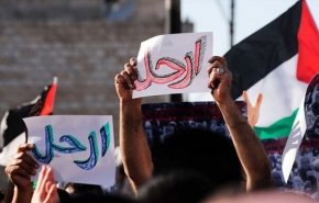 شاهد .. اغتيال نزار بنات يفجر الضفة الغربية بوجه محمود عباس

