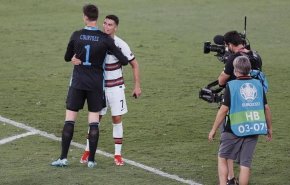 شاهد بالفيديو...رونالدو يودع اليورو بكلمات 