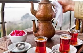 قد يقتلك.. خطأ شائع ترتكبه أثناء تحضير الشاي تجنبه فوراً
