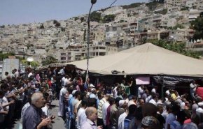 أهالي سلوان يقيمون خطبة وصلاة جمعة في خيمة الاعتصام