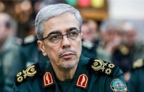 رئيس الارکان يبحث مع قادة الحرس الثوري الاحداث في محيط ایران