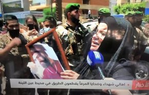  أهالي شهداء وضحايا تفجير المرفأ يتجمعون عند مدخل الرئاسة الثانية في بيروت