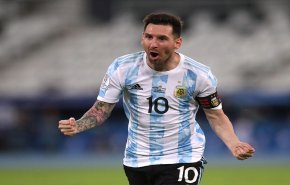 شاهد..ميسي يحتفل بالتتويج ببطولة 'كوبا أمريكا' بالرقص مع الكأس