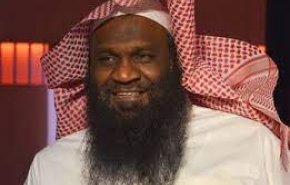 داعية سعودي شهير ينشر صوره في حمام السباحة!