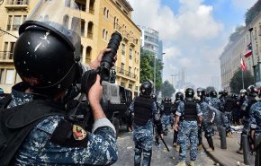 لبنان.. مواجهات أمام منزل وزير الداخلية بعد محاولة اقتحامه
