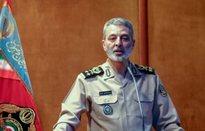 قائد الجيش الايراني يتفقد الوحدات العسكرية في الحدود مع افغانستان