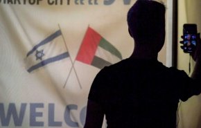 الامارات تحتفل بزواج إسرائيليين اثنين بفتاتين إماراتيتين!