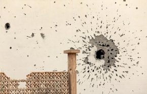 ليبيا..جاؤوا للبنك لاستلام مرتباتهم فتلقوا شظايا قذيفة
