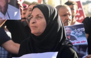 والدة نزار بنات: أعاهدكم على أخذ ثأره