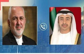 ظريف ونظيره الاماراتي يبحثان العلاقات بين البلدين