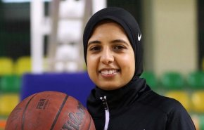 مصرية تدخل تاريخ الأولمبياد كأول محجبة تحكم في كرة السلة
