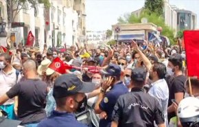 آخر التطورات السياسية على الساحة التونسية.. لحظة بلحظة..
