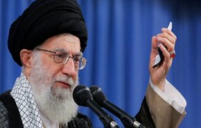آية الله خامنئي يحذّر من الثقة بالغرب
