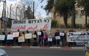 الاحتلال يجمد قرار تهجير 3 عائلات من حي الشيخ جراح