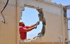 الاحتلال يجبر مقدسيا على هدم منزله في بلدة الطور