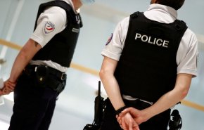 اغلاق شارع في باريس بعد اصطدام سيارة بمقهى
