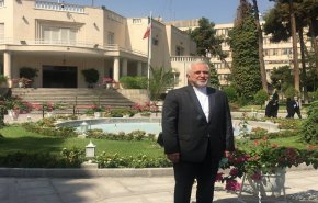 ظريف یشکر جميع الصحفيين الذين واكبوا الوزارة بالدعم والنقد المنصف