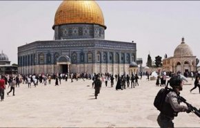 عشرات المستوطنين يقتحمون  المسجد الأقصى بحماية شرطة الاحتلال