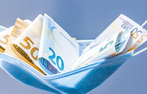 تخفيض الرواتب.. عقوبة رفض اللقاح في اليونان
