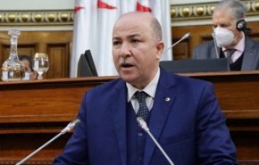 رئيس الوزراء الجزائري يصل الى طهران