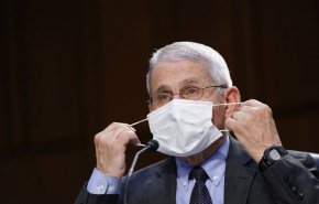 فاوتشي يتوقع تسجيل 200 ألف إصابة يوميا بكورونا في امريكا