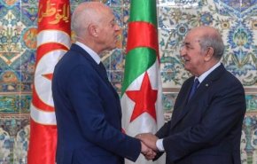 الجزائر تعلق على تأويلات الإعلام الأجنبية بشأن موقفها تجاه قرارات الرئيس التونسي

