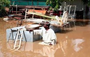 الفيضانات تغرق العاصمة السودانية وتدمر آلاف المنازل
