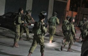 شاهد..اشتباك مسلح بين الفلسطينيين وقوات الاحتلال في نابلس