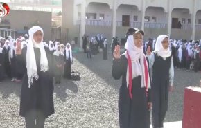 شاهد..بدء العام الدارسي الجديد في اليمن مع استمرار الحصار 