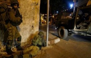 شاهد.. اشتباك بين شبان جنين الفلسطينية وقوات الاحتلال فجر اليوم