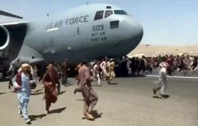 إصابة 17 شخصا بجروح في تدافع عند بوابة مطار كابول