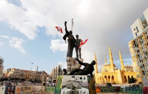 لبنان.. حقيقة فيديو نقل مريض سيرا على الأقدام لعدم توفر الوقود
