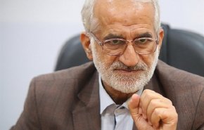 استاذ جامعي ايراني: عندما بدأنا انتاج اللقاحات رفعت أميركا عنا حظر شراء الادوية واللقاحات