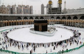 استقبال أولى طلائع المعتمرين الخارج في المدينة المنورة