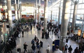 ايران تفرض فحص كورونا على المسافرين المطعمين