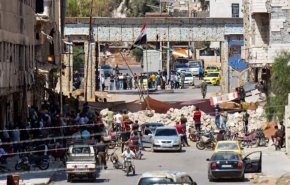 الجماعات الإرهابية تعتدي بالقذائف على منازل المدنيين بدرعا

