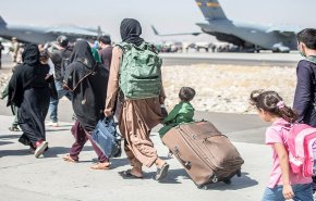 جونسون وميركل يبحثان موضوع أفغانستان وبريطانيا تنهي عمليات الإجلاء