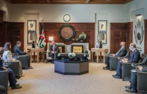 ملك الأردن يؤكد وقوف بلاده إلى جانب ليبيا