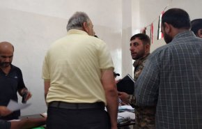  استمرار تسليم أسلحة المسلحين للجيش السوري بدرعا